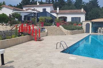 Location de vacances pour 20 personnes, avec jardin et jacuzzi à Savasse