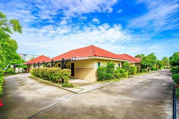 Hôtel pour 4 personnes, avec jardin dans Ban Bang Saen