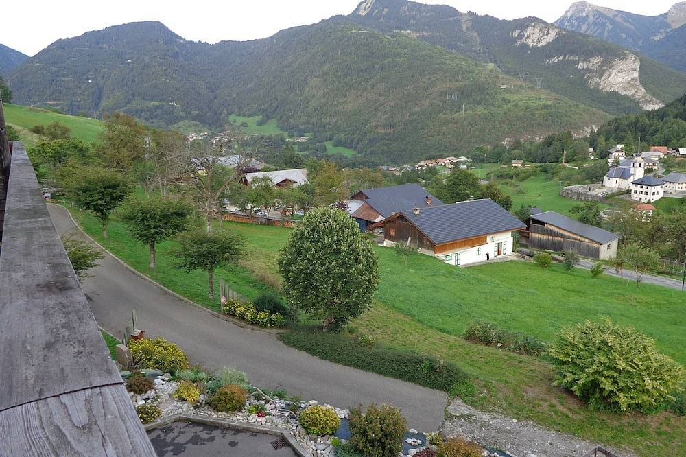 Geheel appartement, Groot penthouse-appartement, balkon, 10 slaapplaatsen, familie- en huisdiervriendelijk. in Seytroux, Thonon-les-Bains en omgeving