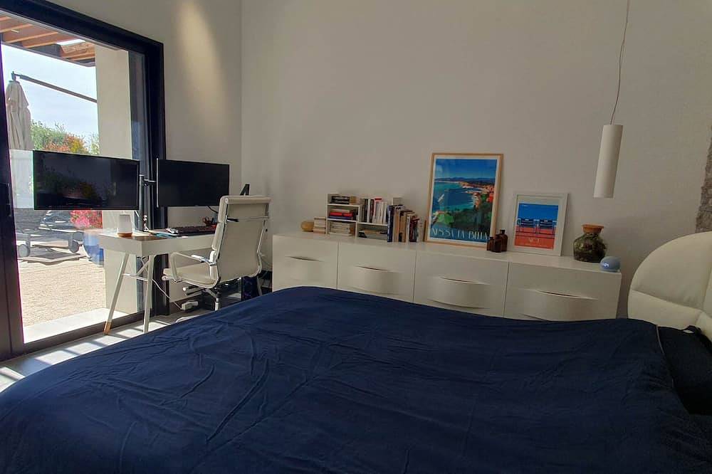 Beautiful modern villa with swimming pool and jacuzzi in absolute calme in Biot, Region de Cannes