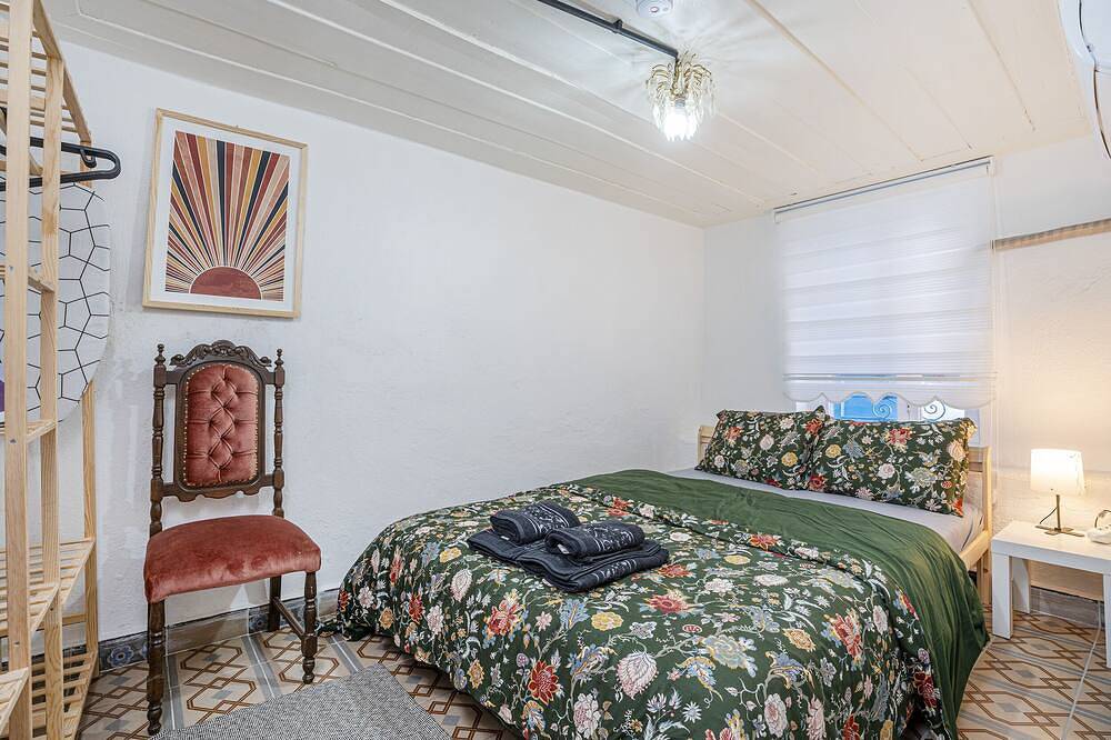 9-Person Garden Home – 5min to Clock Tower in Izmir, Turkish Aegean