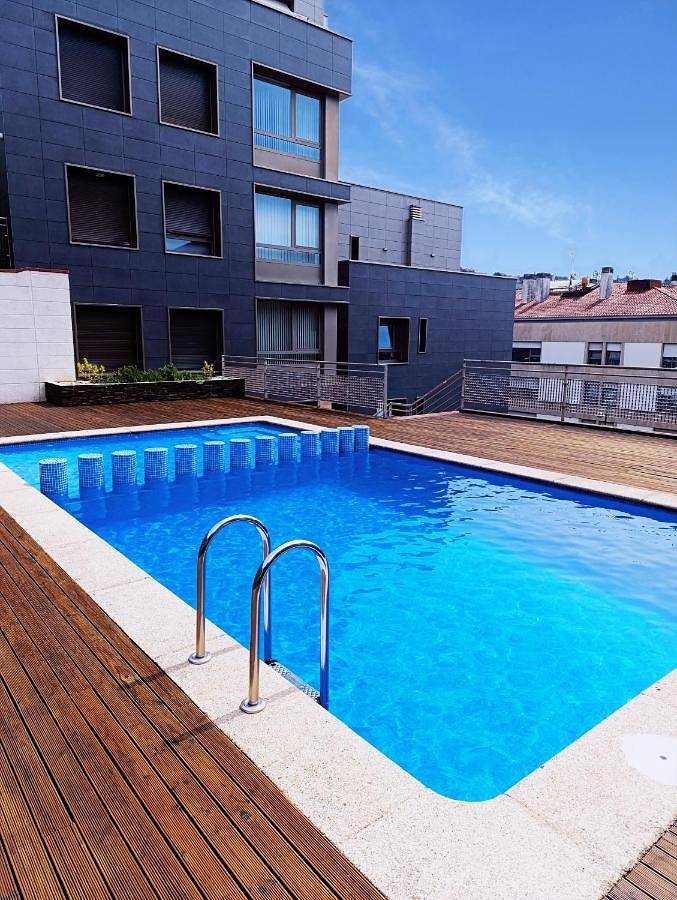 Apartamento entero, Ático Chill-Out de lujo con piscina y garaje gratis in Vigo, Costa de Galicia