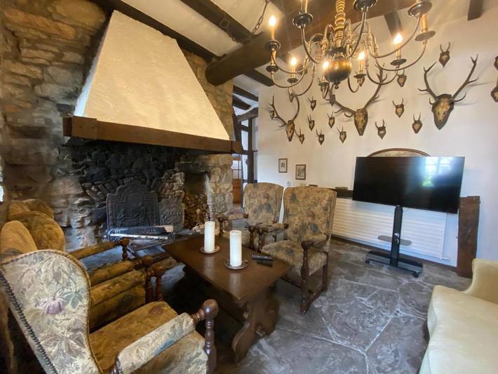 Ferienwohnung für 8 Personen, mit Sauna und Whirlpool sowie Garten im Ahrtal