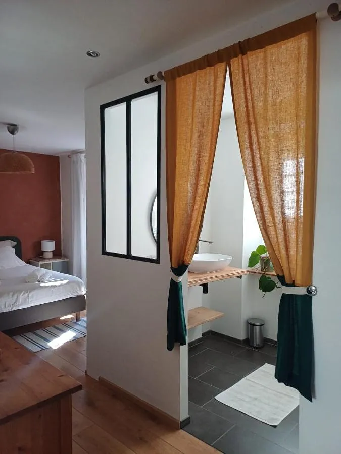 Alojamiento y desayuno para 4 personas, con jardín y terraza - 1