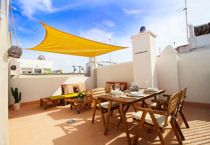 Apartamento inteiro, Apartamento de férias amigo dos aniamis de estimação "Ático de la Luz" com terraço in La Vina, Cádis