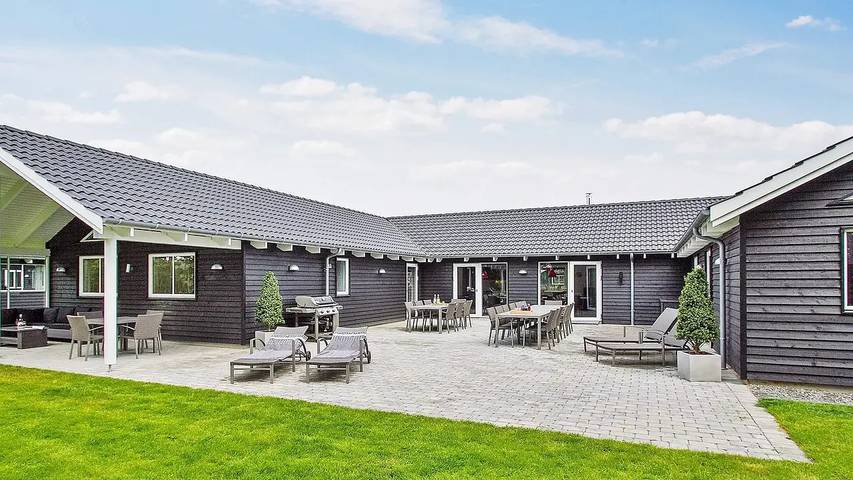 Ferienhaus für 21 Personen, mit Terrasse und Whirlpool sowie Pool und Sauna, mit Haustier in Olpenitz - 4