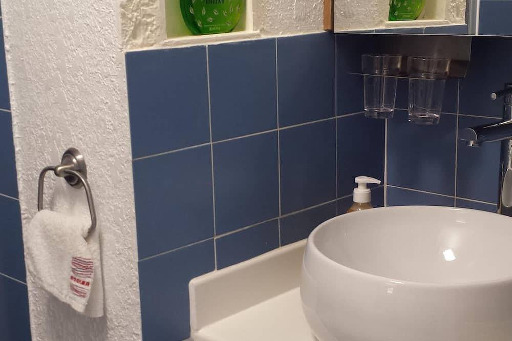 Appartement entier, Exceptionnel vue de la terrasse sur mer sans vis à vis ensoleillé et calme in Côte Vermeille, Collioure