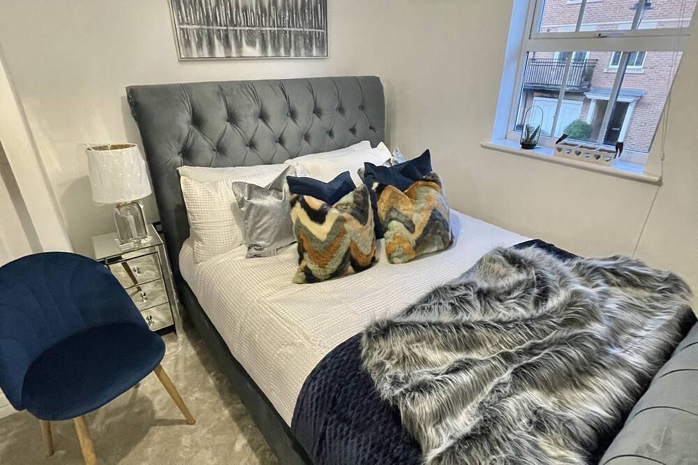 Entire apartment, The chateaux luxury Apartment- 5 min from Bluewater shopping mall in Swanscombe and Greenhithe, Dartford