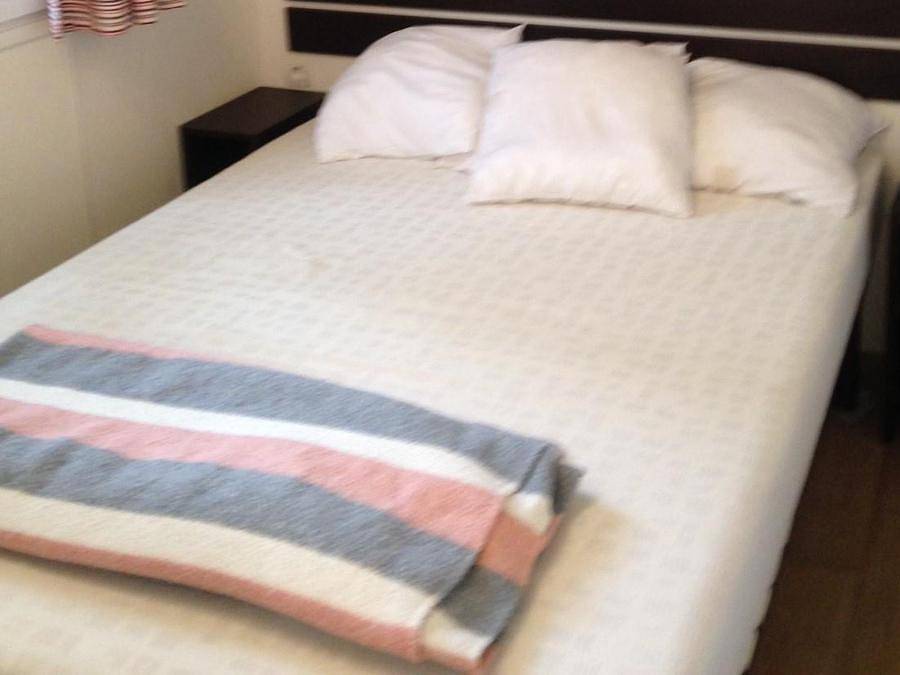 Flower Camping De la Plage - Mobile home 6 persons - Standard Eden 27m² 2 bedrooms + covered terrace 10m² - Tv in Saint-Cirq-Lapopie, Causses du Quercy Regional Nature Park