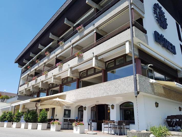 Hotel für 2 Personen, mit Balkon und Terrasse sowie Garten und Seeblick in Sigriswil