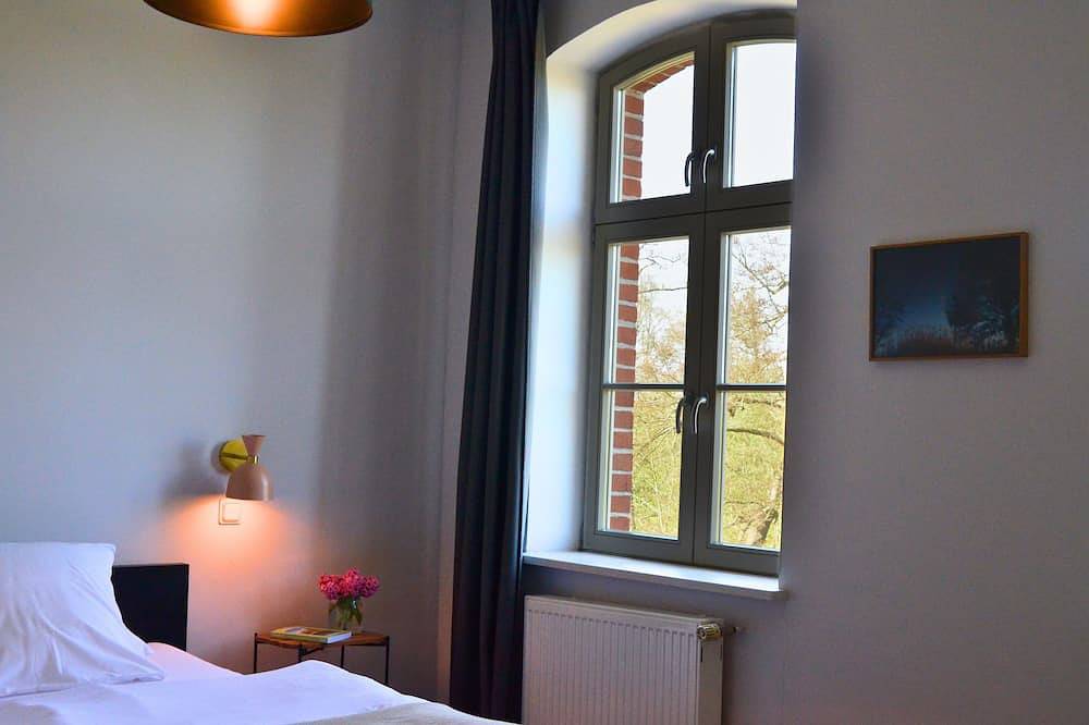 Ganze Wohnung, 3-Bett Zimmer im Gasthaus am Finowkanal (ehemalige Schule von 1875). in Zerpenschleuse, Wandlitz