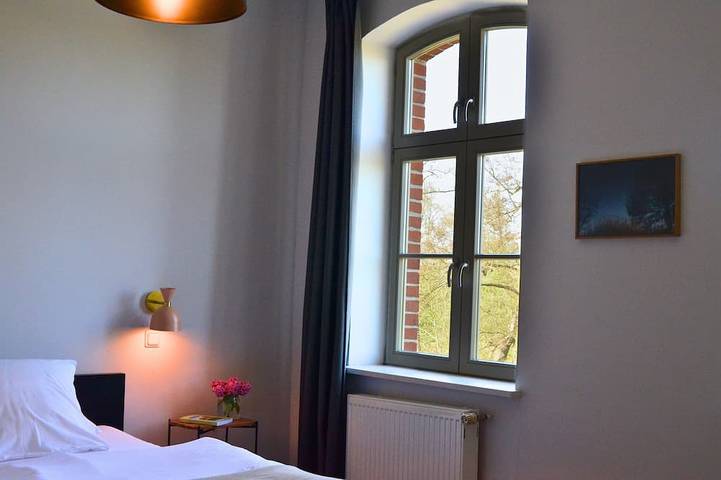 Ganze Wohnung, 3-Bett Zimmer im Gasthaus am Finowkanal (ehemalige Schule von 1875). in Zerpenschleuse, Wandlitz