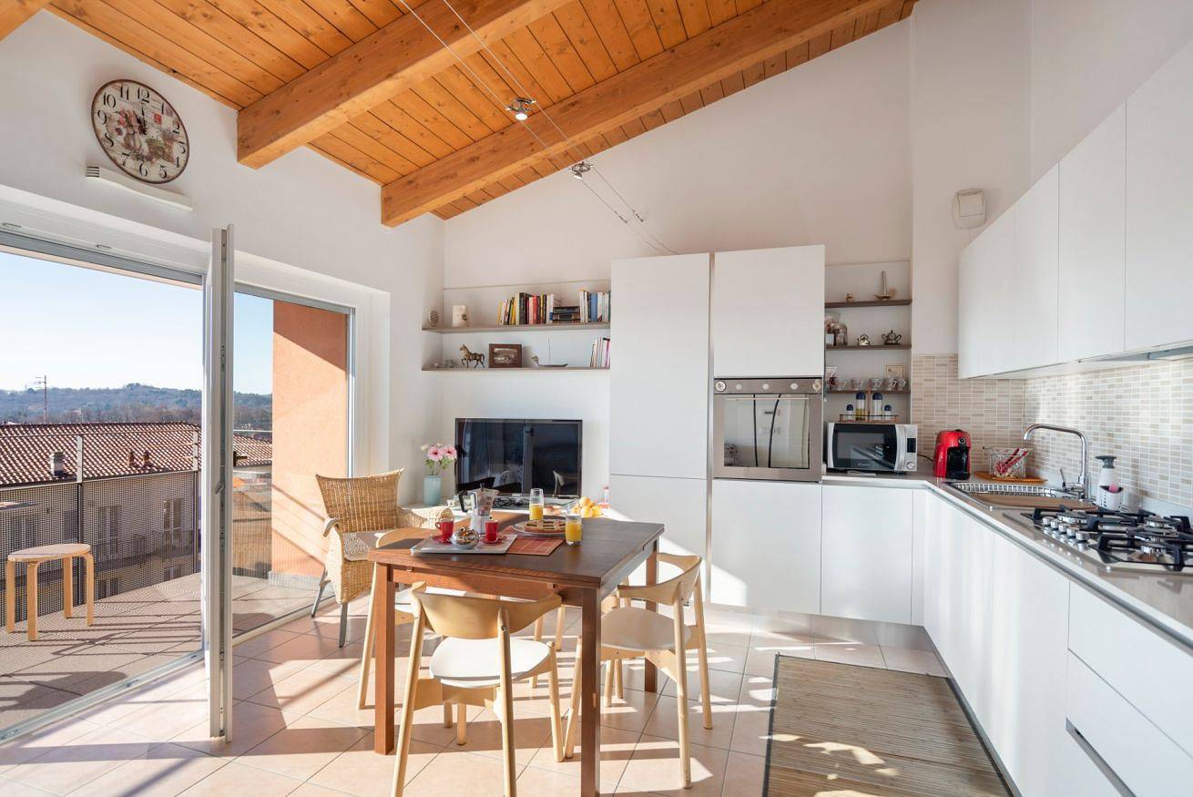 Apartamento entero, Guesthost - Apt with balcony close to Switzerland! in Cavallasca, Lago de Como