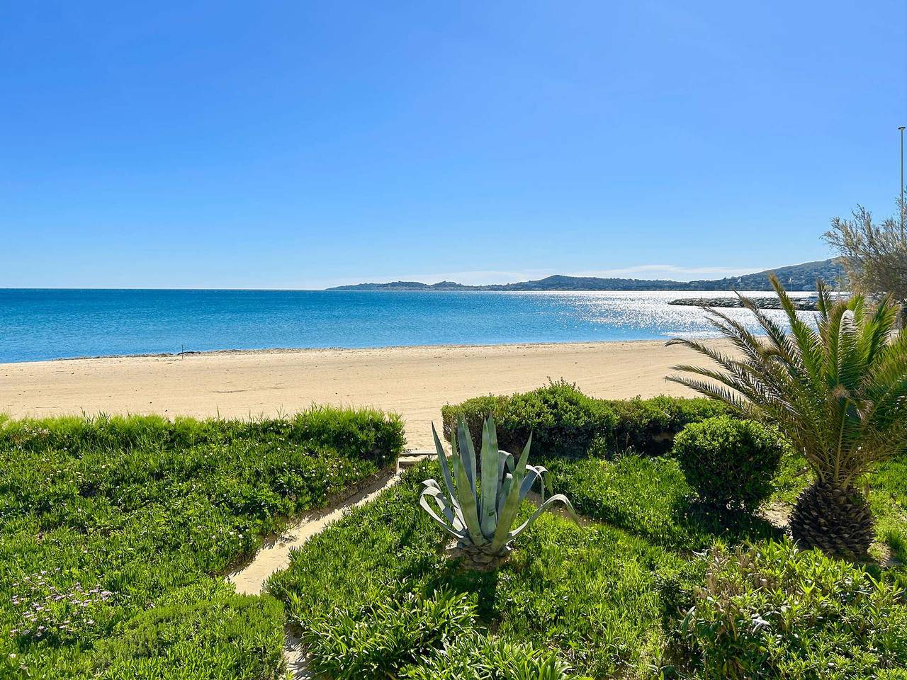 Ganzes Studio, Studio am Meer mit Klimaanlage und Parkplatz in Port Grimaud in Port Grimaud, Grimaud