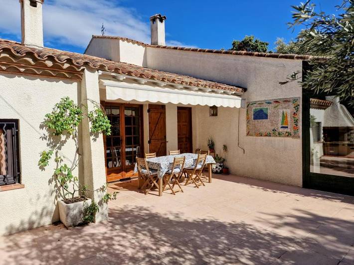 Location de vacances pour 12 personnes, avec jardin ainsi que piscine et vue à Saint-Mathieu-de-Tréviers - 4