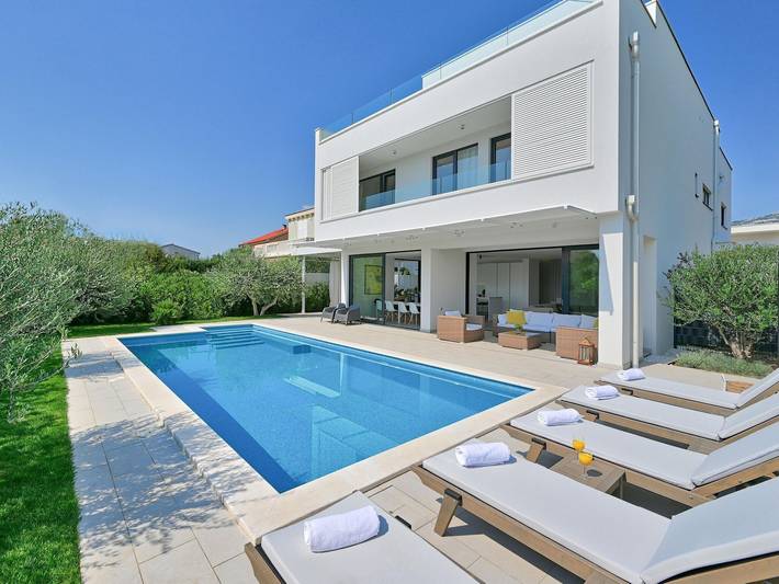 Ferienhaus für 11 Personen, mit Terrasse und Garten sowie Pool in Kaštela