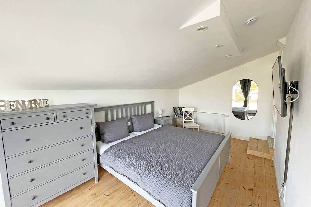 100m entfernt von der schönen Schlei, befindet sich unser umfangreich renovierter und moderner Bungalow \"Schlei-Idyll\" mit maritimen Details, sowie einem kleinen Gartenbereich mit Terrasse für Ihre wohlverdiente Auszeit in Rückeberg, Kappeln