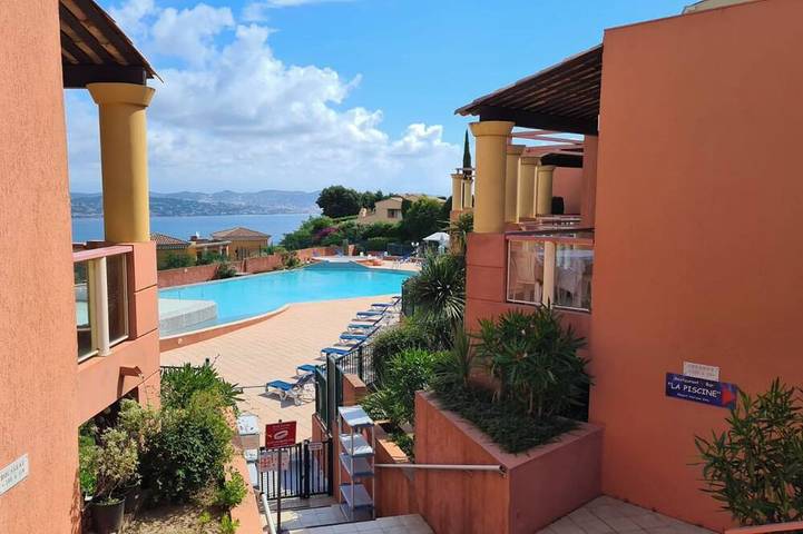 Ganze Wohnung, Impressionnante View of the sea and the bay of Cannes Vtt swimming pool at the foot of the Esterel mountains in Théoule-sur-Mer, Massif de l'Esterel