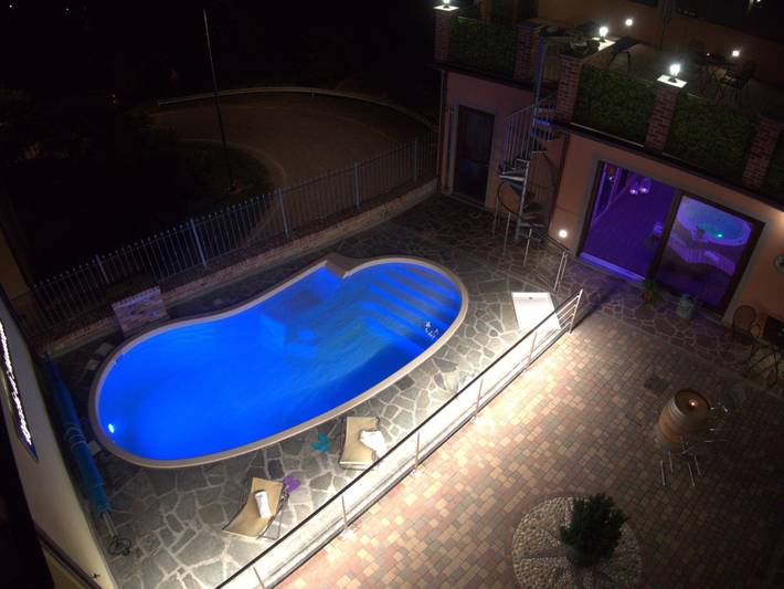 Rustico per 2 persone, con sauna e terrazza, con animali domestici in Piemonte