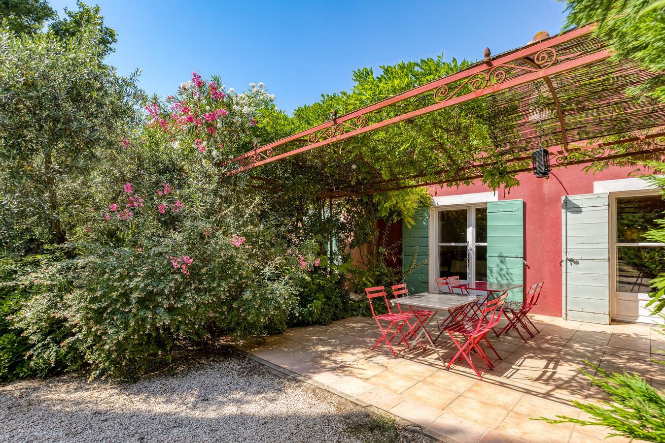 Maison de vacances 'Le Cézanne' avec piscine partagée, Wi-Fi et climatisation in Fourques, Côte méditerranéenne (France)