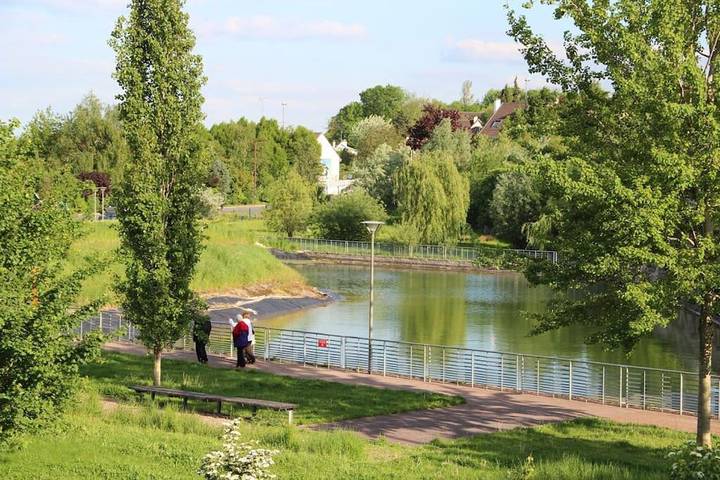 Gîte pour 5 personnes, avec terrasse et vue ainsi que piscine et jardin à Montfermeil - 2