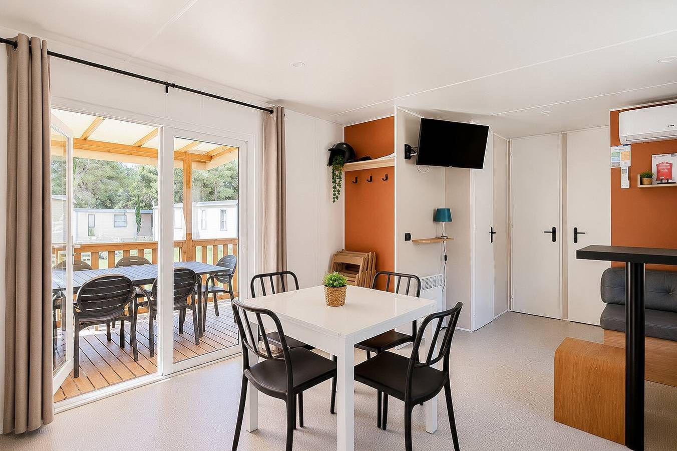Mobil-home « 6 Personnes » avec piscine partagée, Wi-Fi et climatisation in Carry-le-Rouet, Côte méditerranéenne (France)
