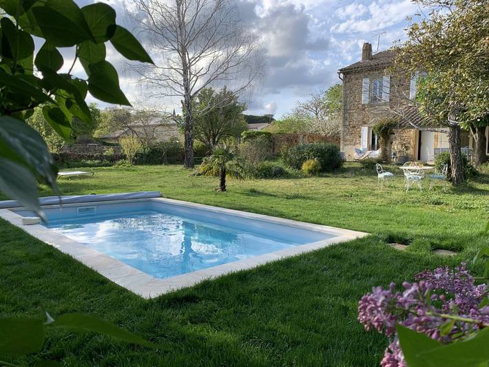 Gîte pour 8 personnes, avec piscine ainsi que jardin et terrasse à La Bruguière