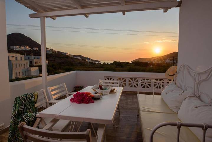 Appart’hôtel pour 2 personnes, avec Balcon et Terrasse ainsi que Jardin et Vue dans Amorgos