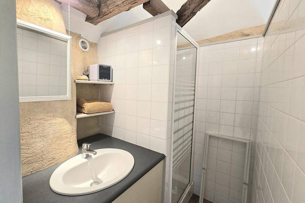 Séjour Authentique au Pigeonnier avec Wifi et Parking in Monsac, Périgord Pourpre