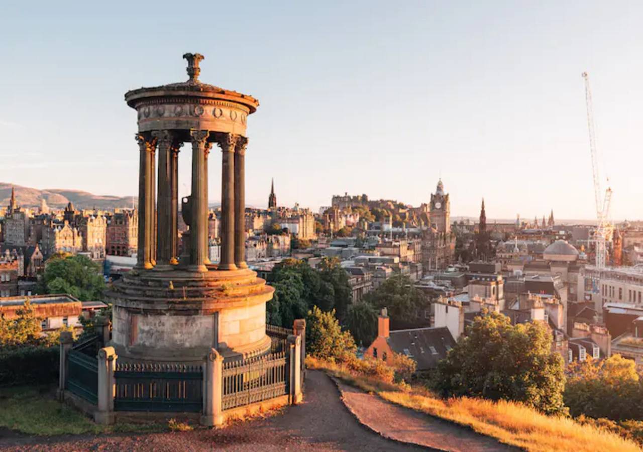 Chic City Hideaway - Cozy, Central & Quiet - Pass the Keys in Edinburgh, Edinburgh and Lothian