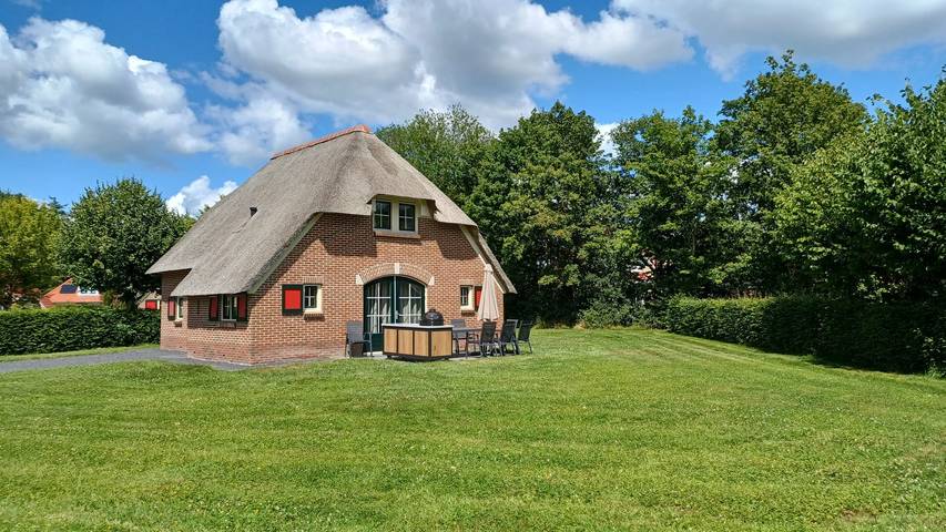 Ferienpark für 8 Personen, mit Balkon/Terrasse und Terrasse sowie Garten in Hoge Hexel
