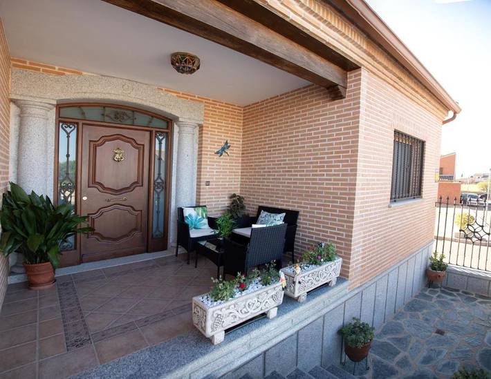 Casa rural para 16 personas, con Jacuzzi y Terraza además de Jardín y Vistas en Provincia de Toledo