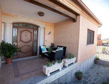 Casa rural para 16 personas, con jardín y vistas en Montes de Toledo