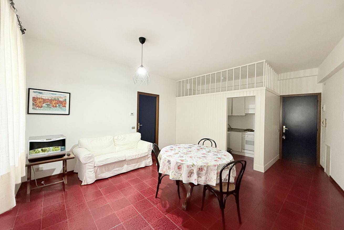Entire apartment, S239 - Sirolo, three-room apartment in the square with air conditioning in Sirolo, Riviera del Conero