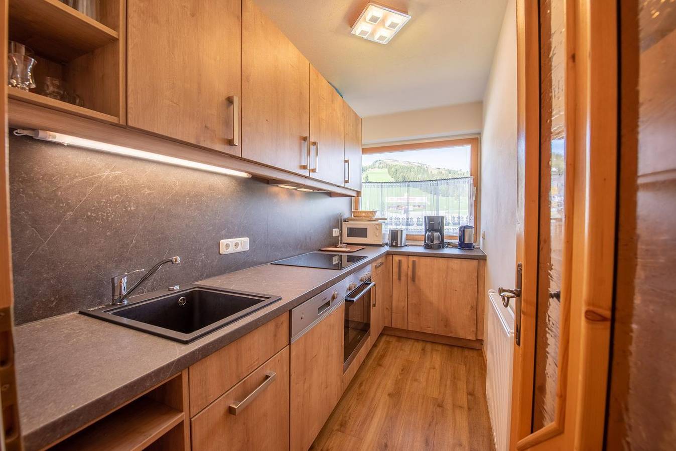 Entire apartment, Cozy apartment with mountain view and close to the slopes in the Zillertal Arena in Hochkrimml, Krimml