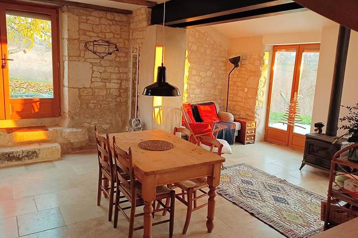 Gîte pour 4 personnes, avec piscine ainsi que terrasse et jardin à Puylaroque