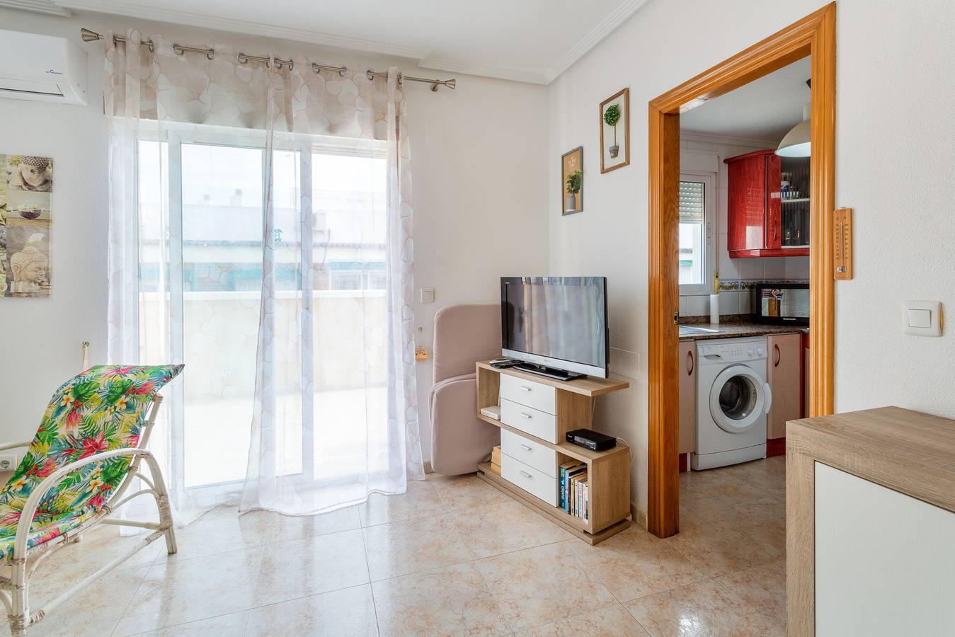 Ganze Wohnung, Schöne Ferienwohnung "Almdna15-atc" In Strandnähe mit Meerblick, Klimaanlage und Terrasse in Torrevieja Centre, Torrevieja