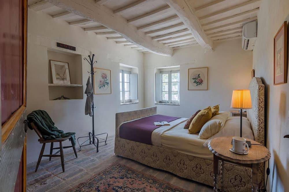 Casa Antonio 8 - Four Bedroom Villa, Sleeps 8 in Mogliano, Provincie Macerata