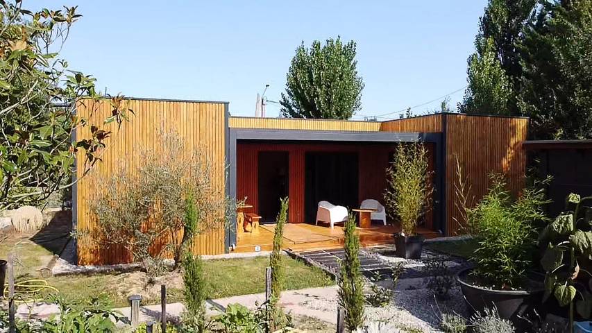 Gîte pour 2 personnes, avec jardin et terrasse à Ayguesvives