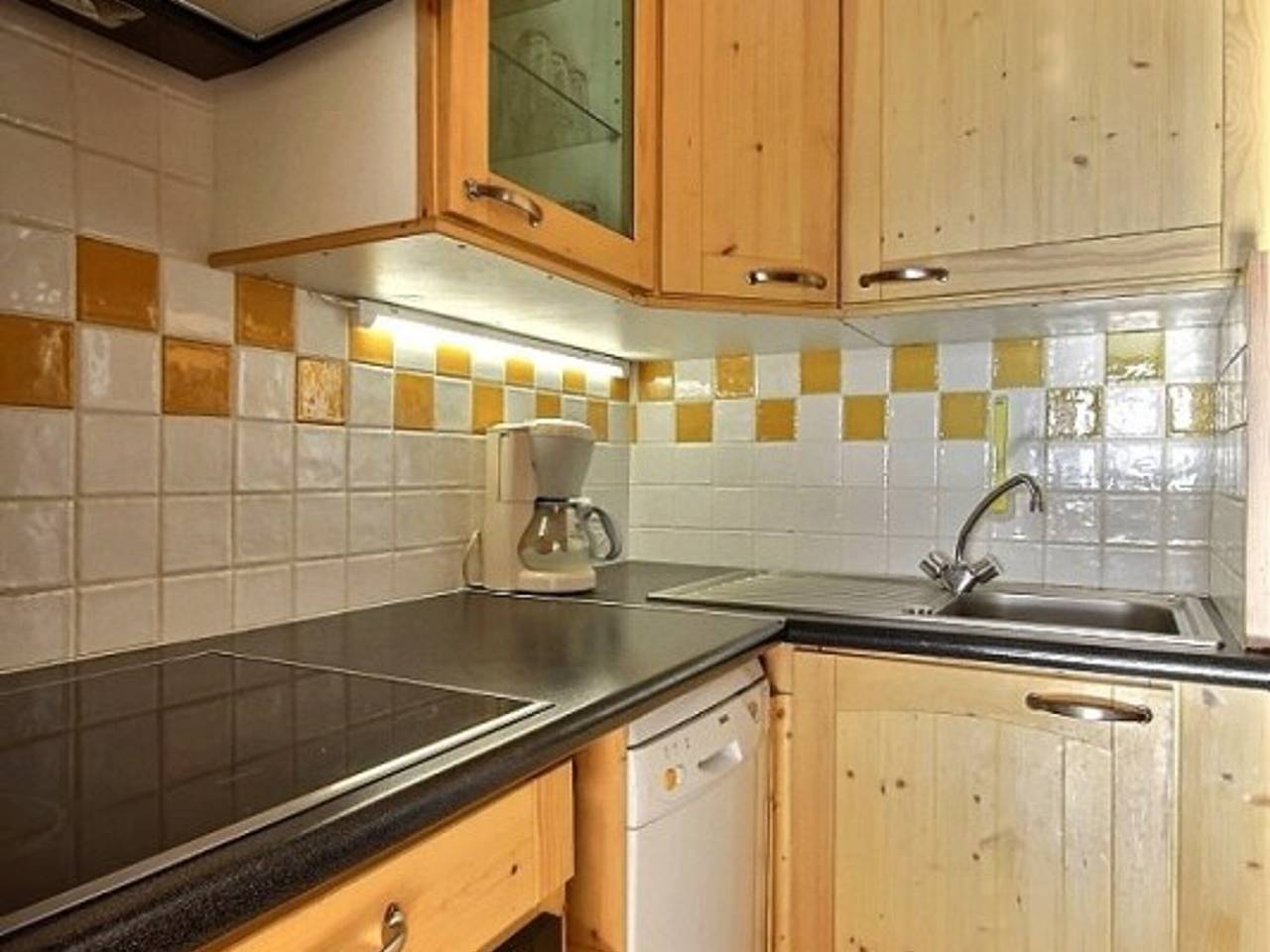 Appartement entier, Appartement rénové 3 pièces, 7/8 pers, au pied des pistes avec balcon, La Plagne in Plagne Centre, La Plagne-Tarentaise