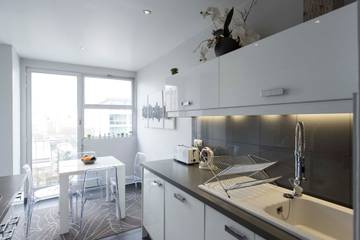 Vacation Rental for 4 Guests in Eiffel Tower, Paris, Picture 3