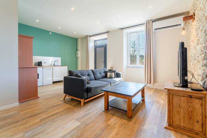 Apartamento entero, Casa vacacional «La Halte Provençale - Cocooning» con terraza privada, Wi-Fi y aire acondicionado in Châteaurenard, Region de Arles