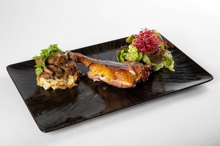 Parc de vacances pour 7 personnes, avec vue ainsi que piscine et jardin en Dordogne - 4