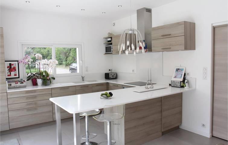 2km from Montélimar center: Pool, Garden, Parking! in Montélimar, Nyons region
