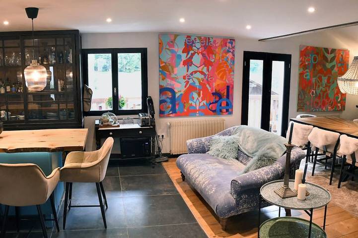 Luxury Ski/summer Chalet, sleeps 14. Ski 100 meters. ⛷️ “Grand Massif” ski range in Sixt-Fer-à-Cheval, Region Bonneville