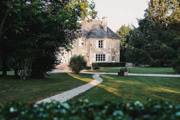Gîte pour 13 personnes, avec jardin et terrasse dans Le Mesnil-Véneron
