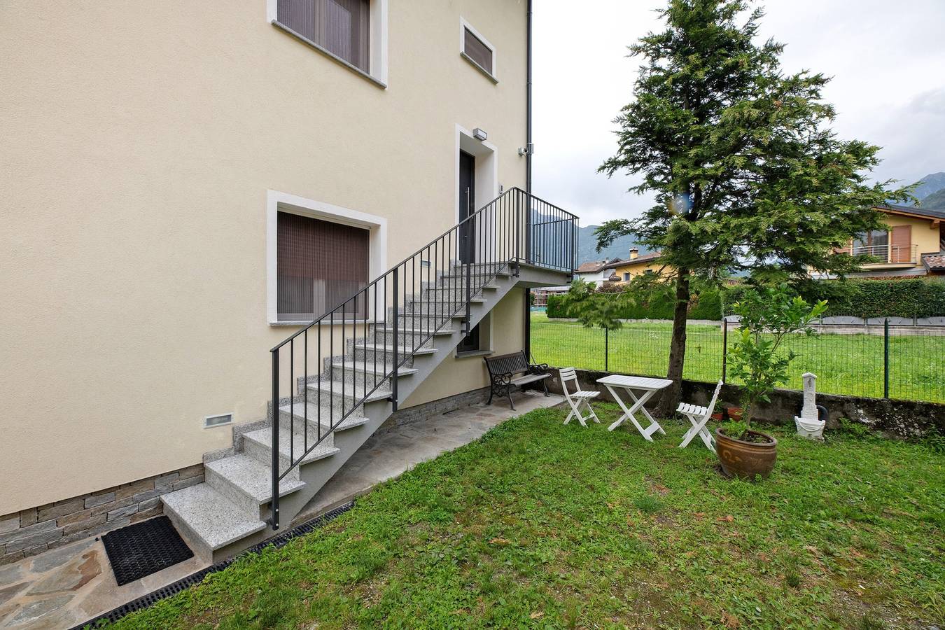 Ganze Wohnung, Apartment „Mansarda“ mit Bergblick, Wlan und Klimaanlage in San Cassiano Valchiavenna, Prata Camportaccio