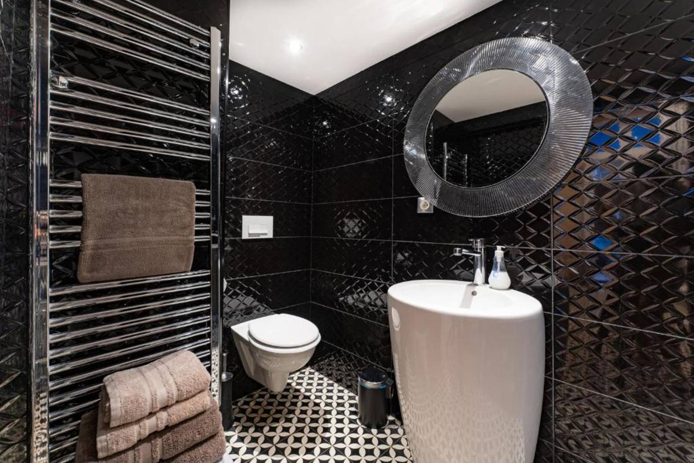 Appartement entier, Studio d'architecte charmant dans un immeuble du Xviiième dans le centre in Bordeaux, Région de Bordeaux
