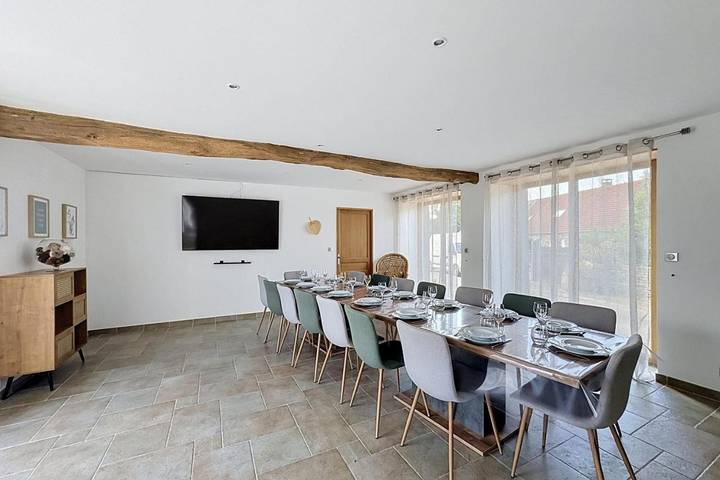 Location de vacances pour 15 personnes, avec Jacuzzi ainsi que Terrasse et Jardin à Équilly - 3
