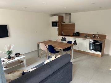 Gîte pour 4 personnes, avec jardin à Rosnoën